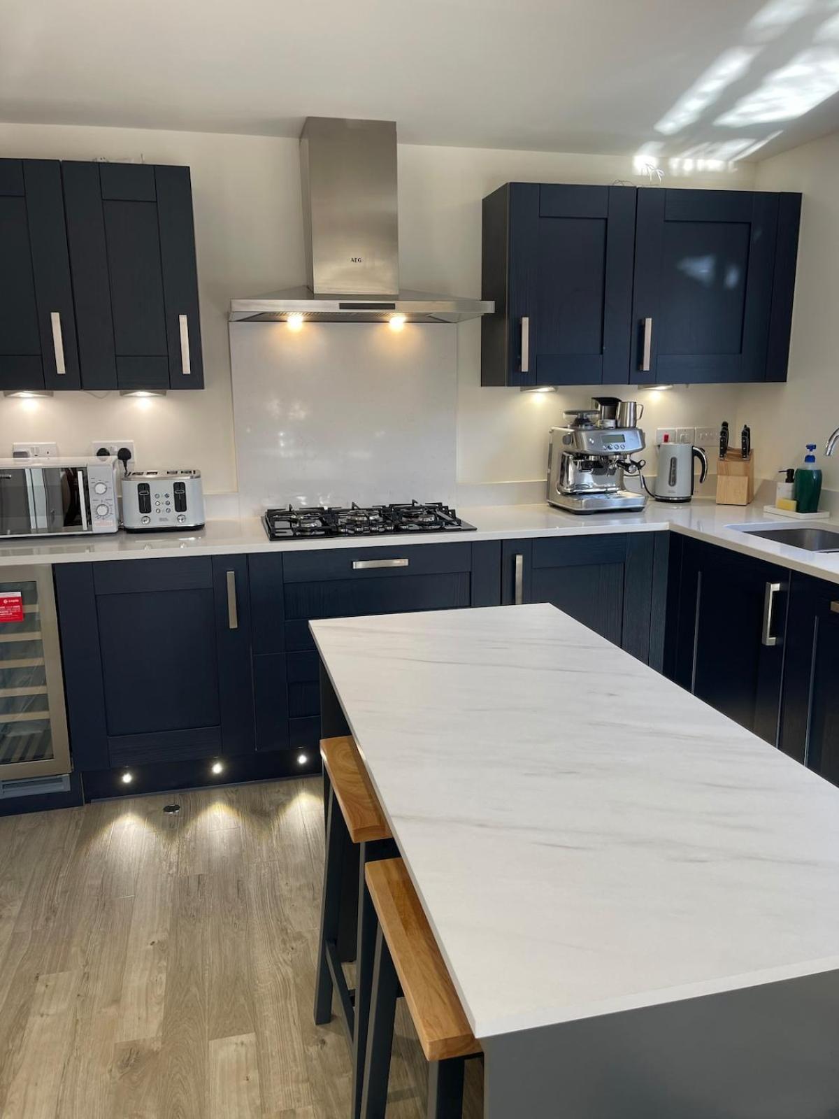Brand New Prestigious 5 Bed House Near Science Park - Homehost * Cambridge (Cambridgeshire)