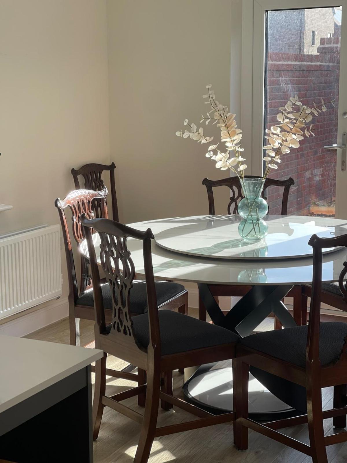 Holiday home Brand New Prestigious 5 Bed House Near Science Park - Homehost *