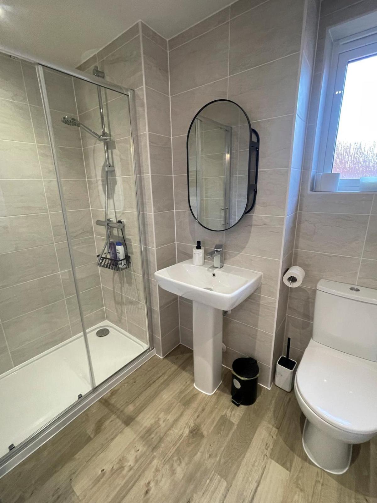 Brand New Prestigious 5 Bed House Near Science Park - Homehost