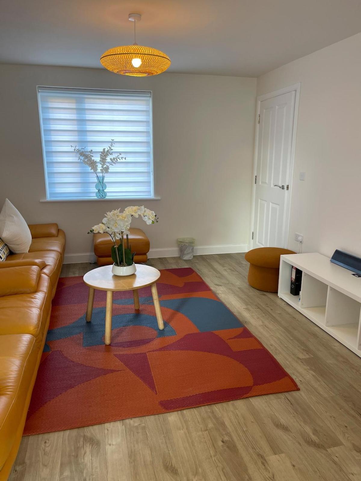 Brand New Prestigious 5 Bed House Near Science Park - Homehost * Cambridge (Cambridgeshire)