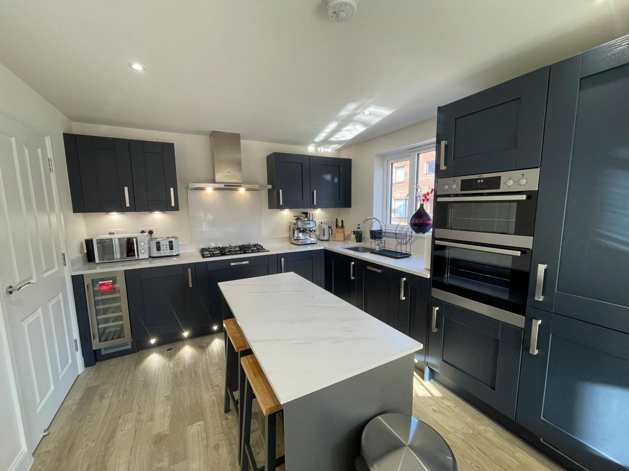 Holiday home Brand New Prestigious 5 Bed House Near Science Park - Homehost